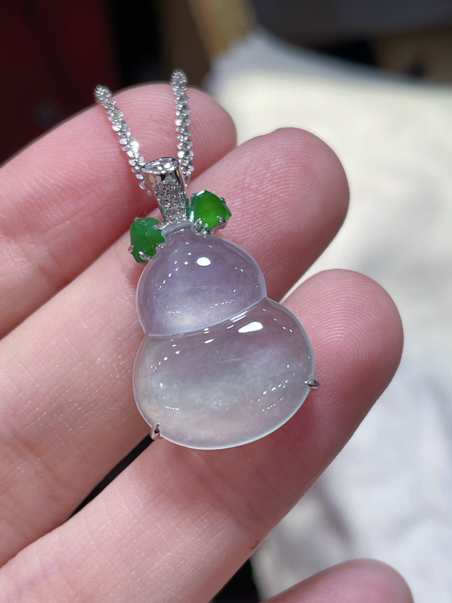 ️ 翡翠冰种飘绿花葫芦吊坠，实物更好看 起荧光，种水好好 裸石很饱满，专挑好品相，18k镶嵌，20.4-16-4