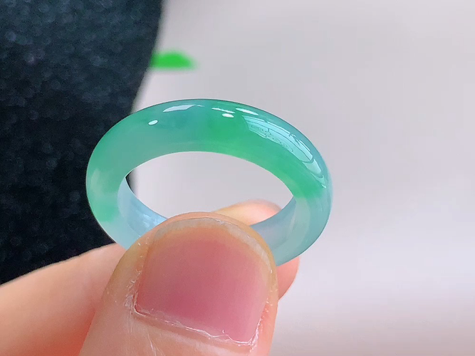 ️ 戒圈，无裂，尺寸17.7-5.3-3.5mm，圈口17，包A附证书
