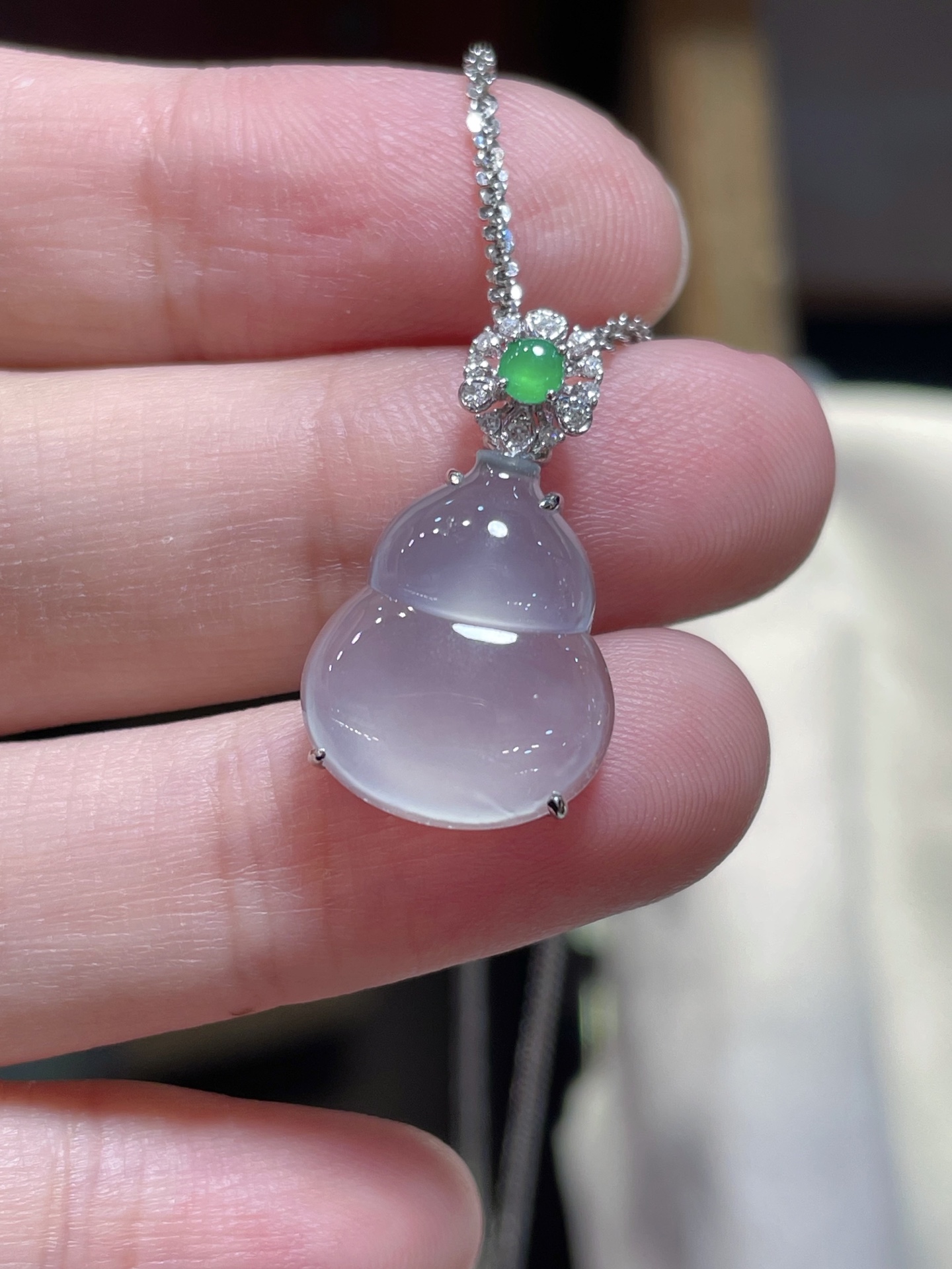 ️翡翠冰种葫芦吊坠，起荧光，种水好好，裸石很饱满，专挑好品相，18k镶嵌，16-13.4-3.5