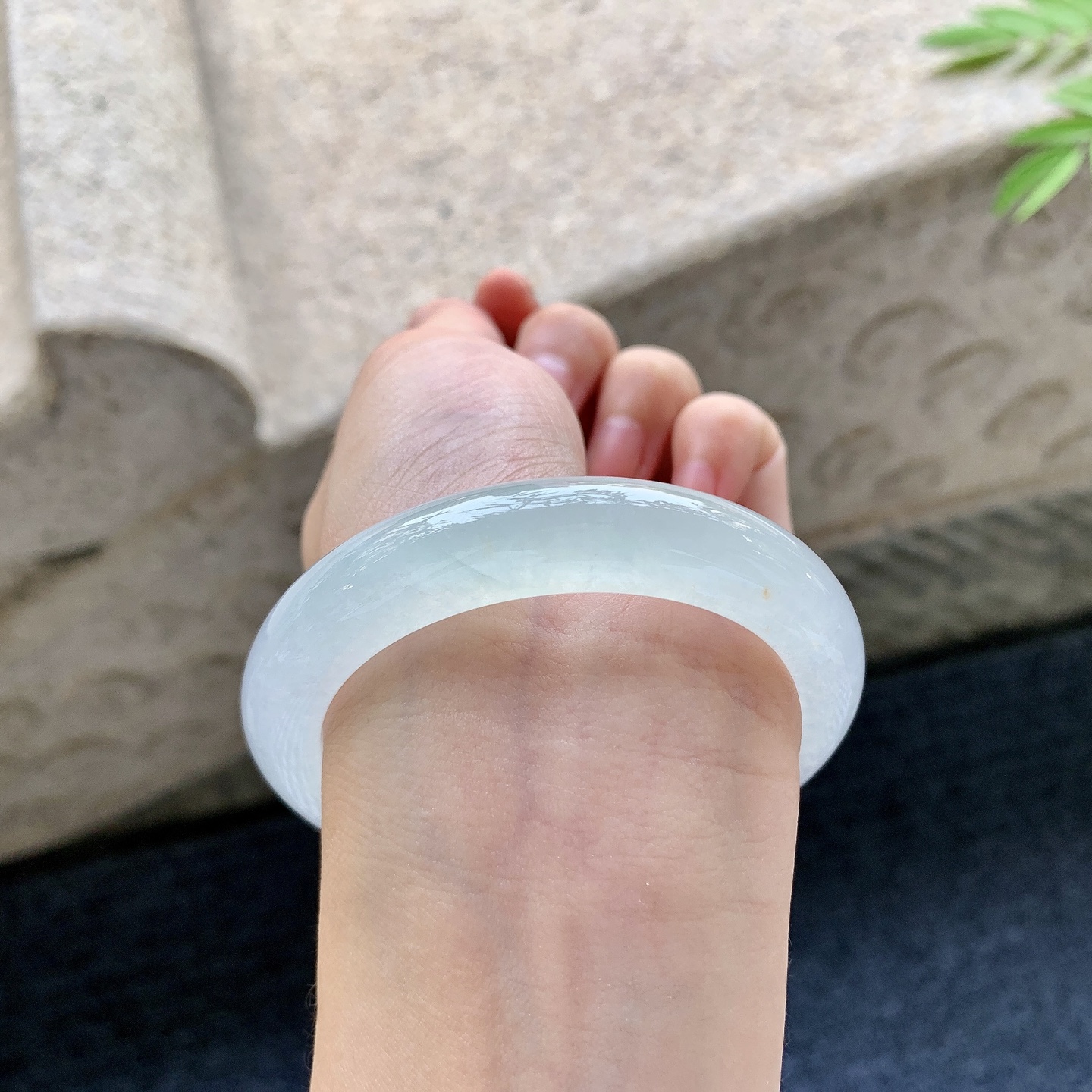 正圈53 54 圈口54/11.4/9 编码W6092316 冰糯飘绿，水润，种老，细腻，有纹线
