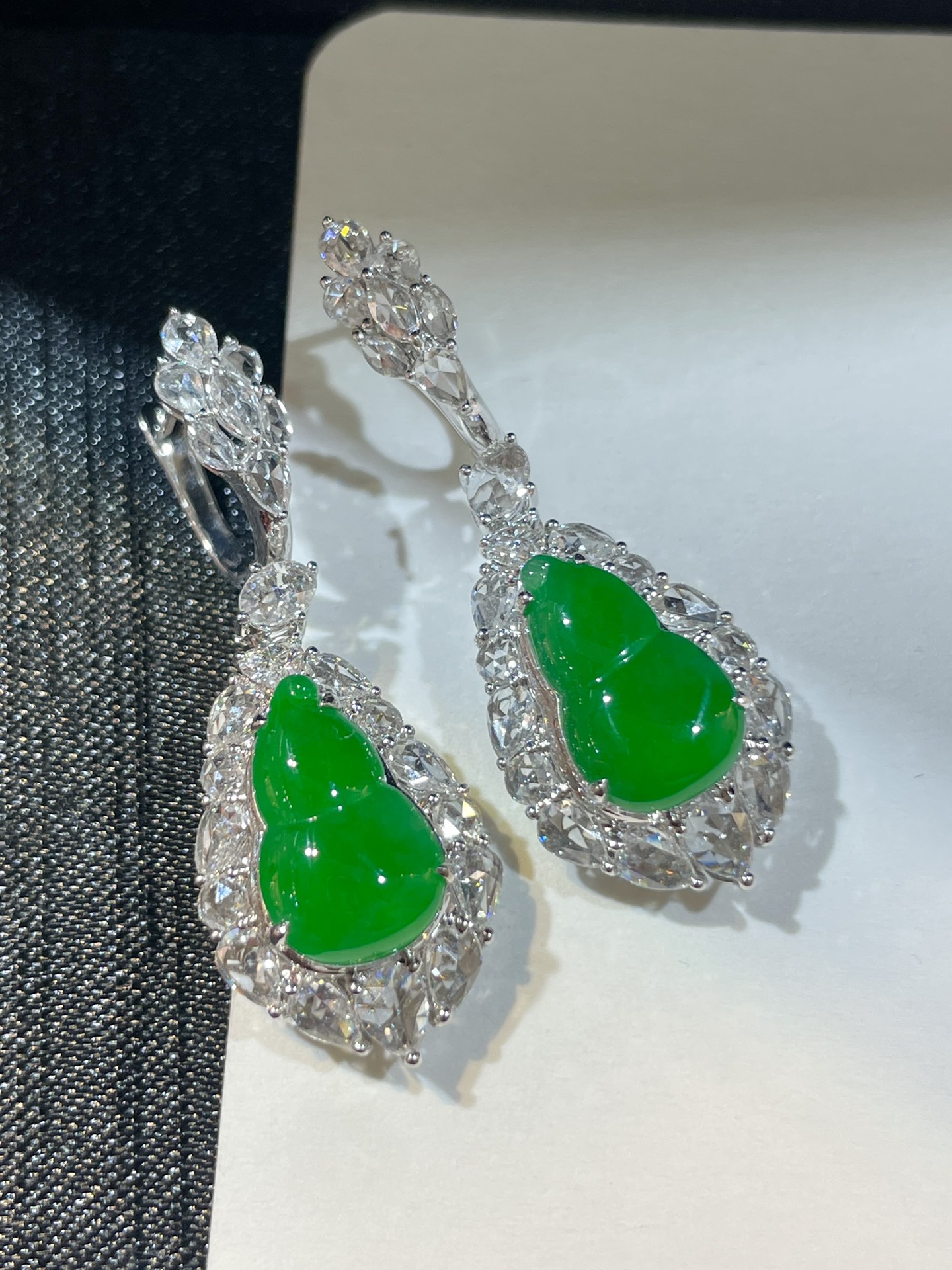 ️ 阳绿 葫芦 耳环 整体尺寸40.2-13.2-9.6 玉尺寸14-9-8.3-2