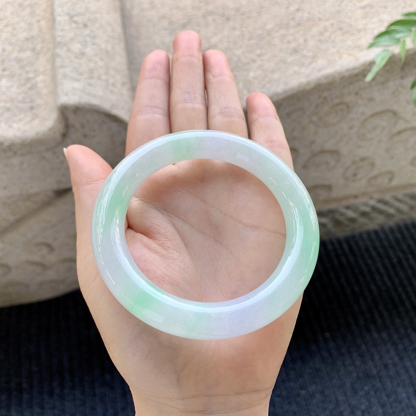 圆条54 55 圈口55.8/10.8/10.9 编码Q5092225 冰糯春彩，水润，种老，细腻，无裂