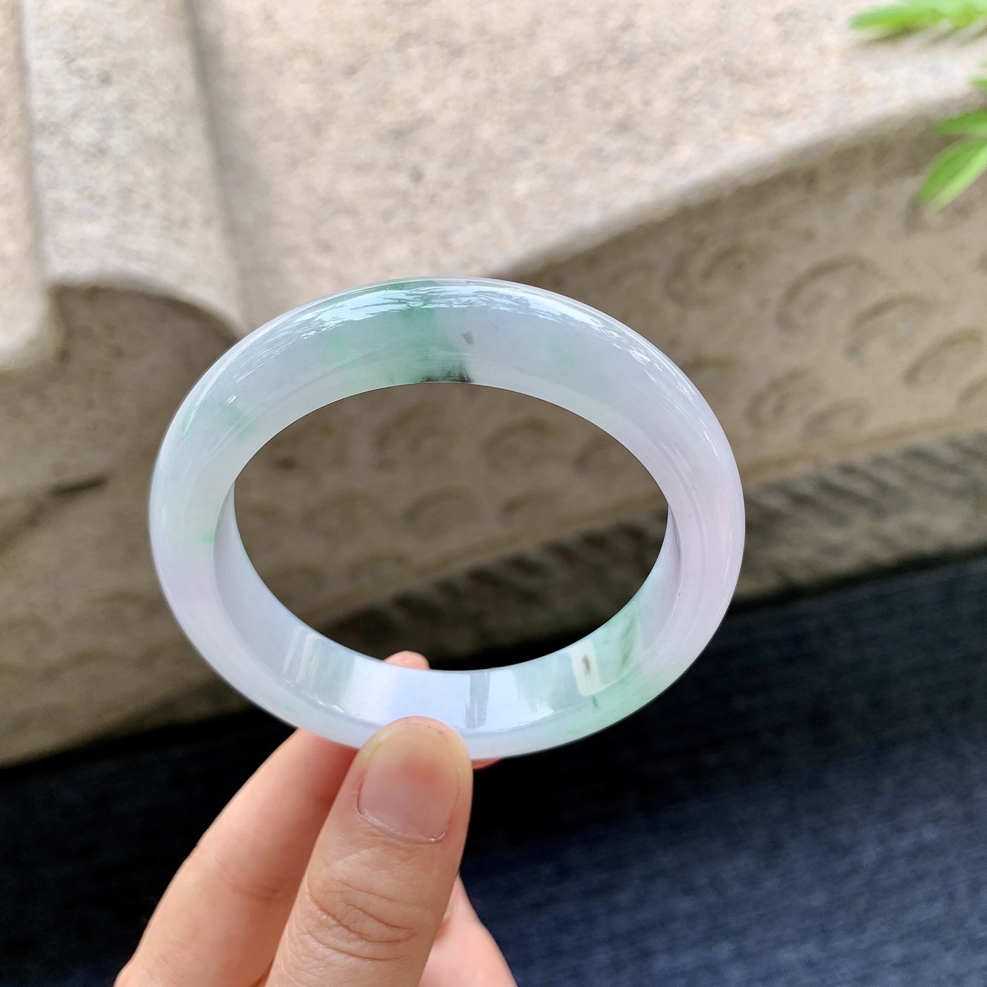 正圈53 54 圈口54.6/12.5/8.3 编码Q5092305 冰糯春彩，水润，种老，细腻，打灯有絮线