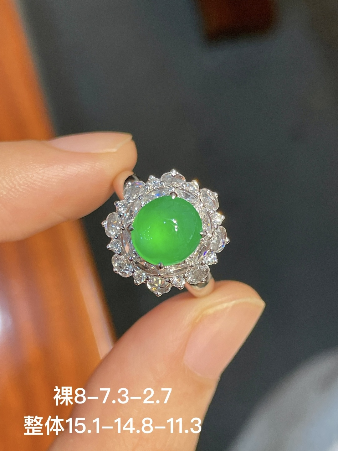 ️阳绿蛋面戒指，无裂 18k金镶嵌，8-7.3-2.7