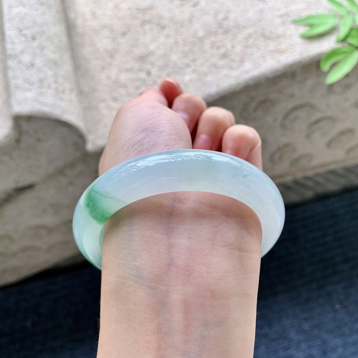 正圈54 55 圈口55.5/12.8/9.2 编码WW092231 冰糯辣绿，水润，种老，细腻，无裂