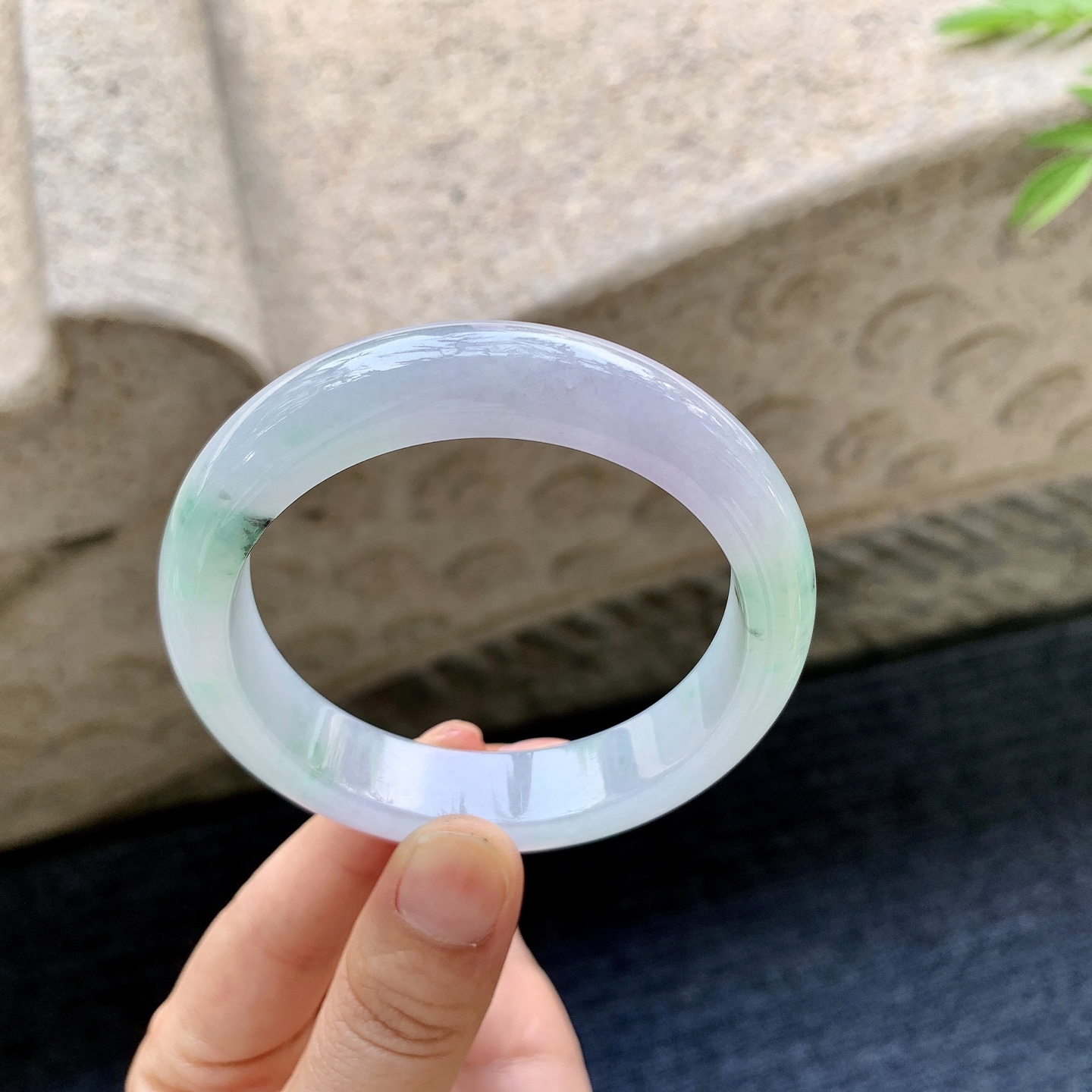 正圈53 54 圈口54.6/12.5/8.3 编码Q5092305 冰糯春彩，水润，种老，细腻，打灯有絮线