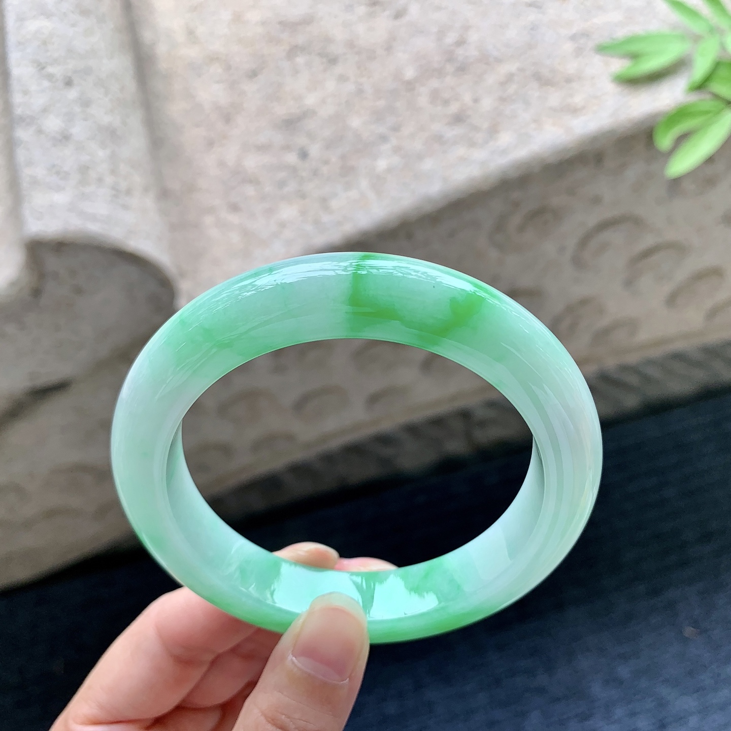 正圈59 60 圈口60/12.7/10 编码GJ092226 糯冰飘阳绿，水润，种老，细腻，无裂