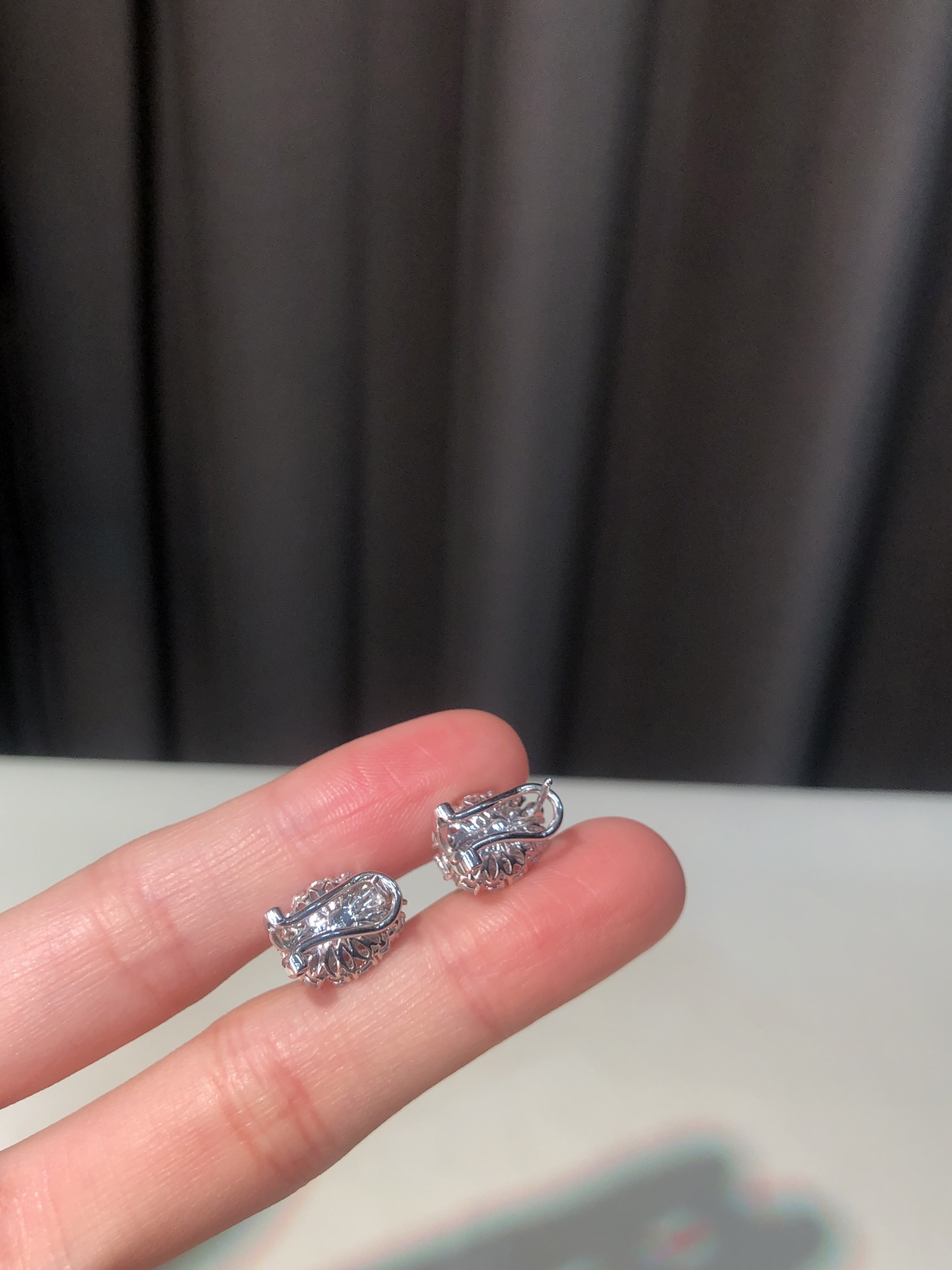️ 18k【金镶嵌冰绿马鞍耳钉】 尺寸：12.4×9.6×6.9 裸石8.5×4.7