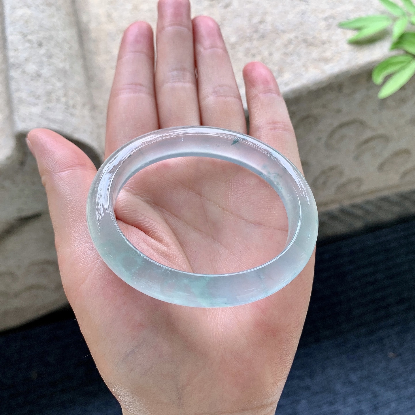 贵妃53 54 圈口54/45/10.5/7.8 编码N2092217 冰种飘花，起荧光，清透，水润，种老，细腻，打灯有微絮