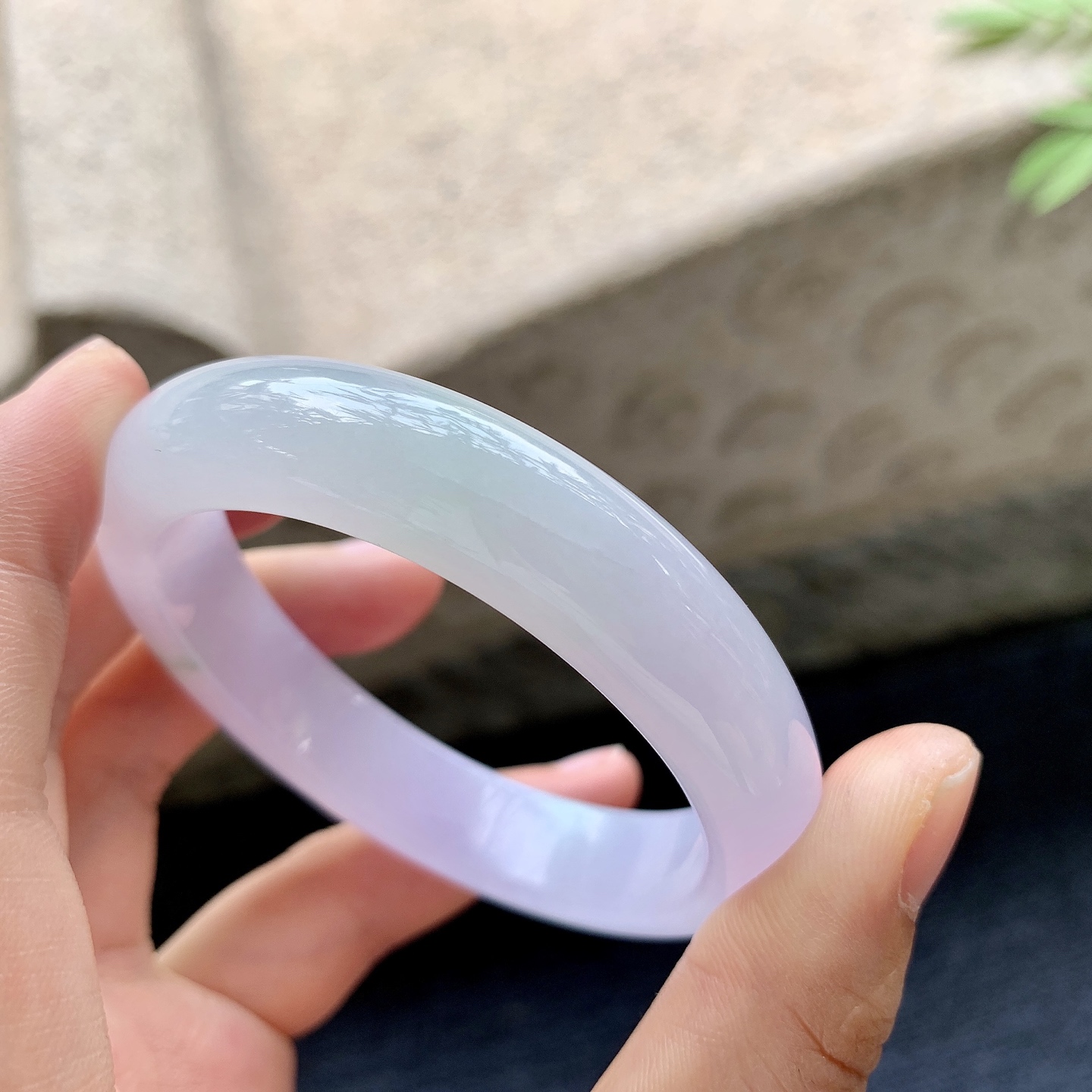 贵妃54 55 圈口55.7/48.8/12.2/8 编码G9092325 春彩，水润，种老，细腻，有纹线