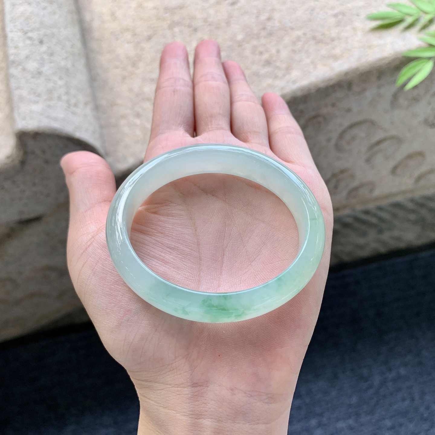 贵妃53 54 圈口54/46.9/12.3/7 编码GF092361 冰糯飘绿，水润，种老，细腻，