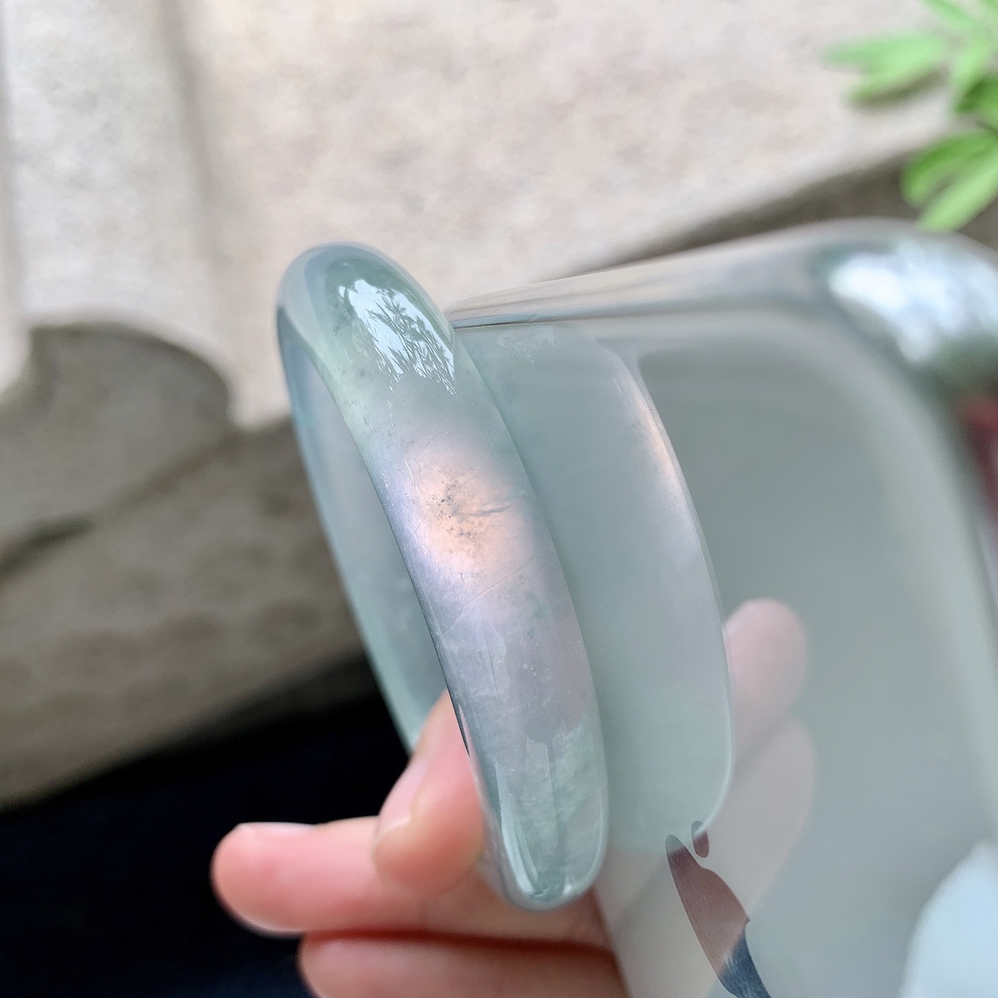 贵妃53 54 圈口54/45/10.5/7.8 编码N2092217 冰种飘花，起荧光，清透，水润，种老，细腻，打灯有微絮