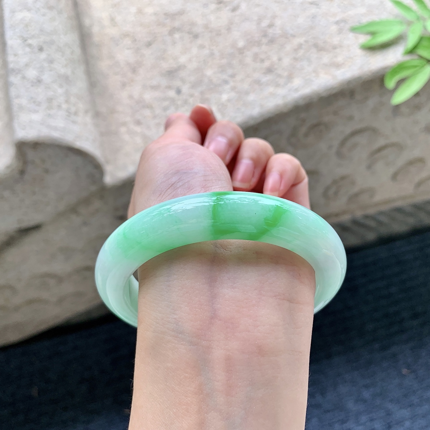 正圈59 60 圈口60/12.7/10 编码GJ092226 糯冰飘阳绿，水润，种老，细腻，无裂
