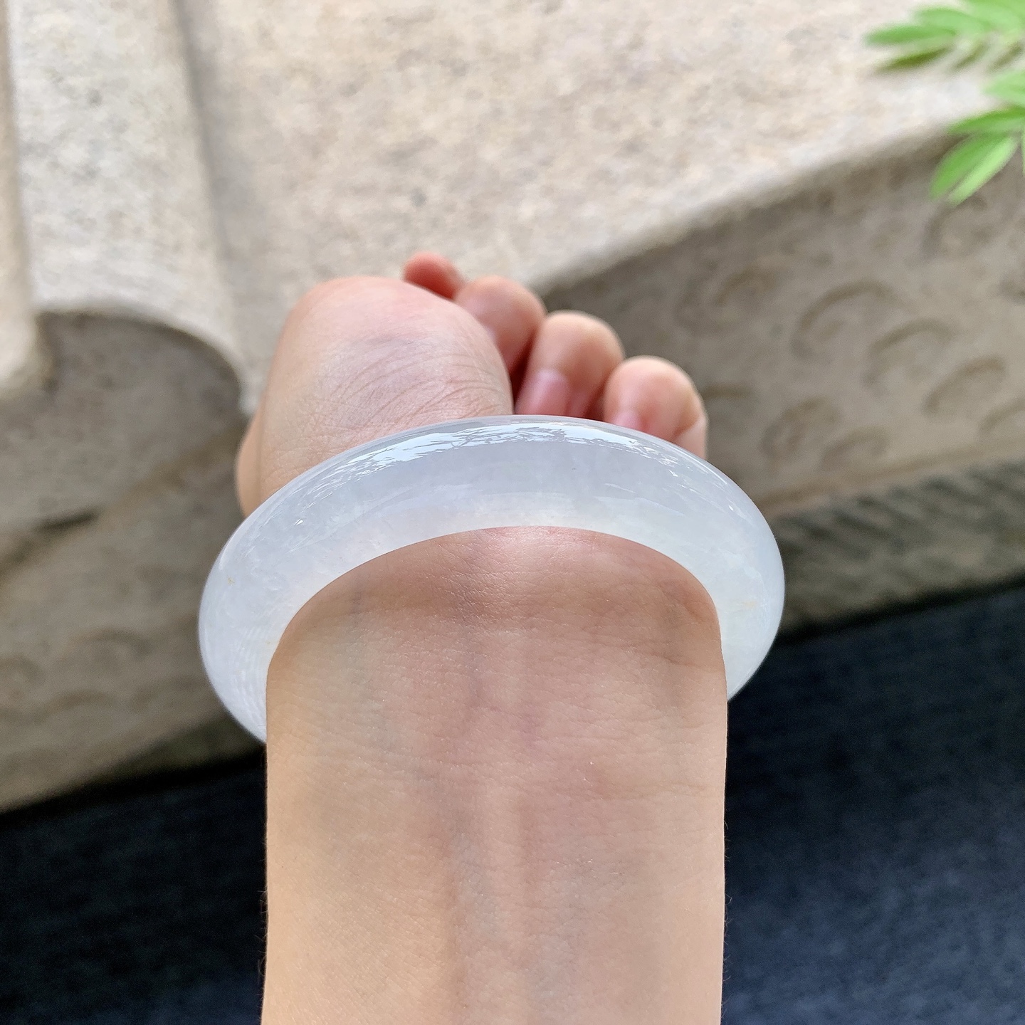 正圈51 52 圈口52.1/11.2/8.7 编码W6092330 冰糯飘黄翡，水润，种老，细腻，无裂