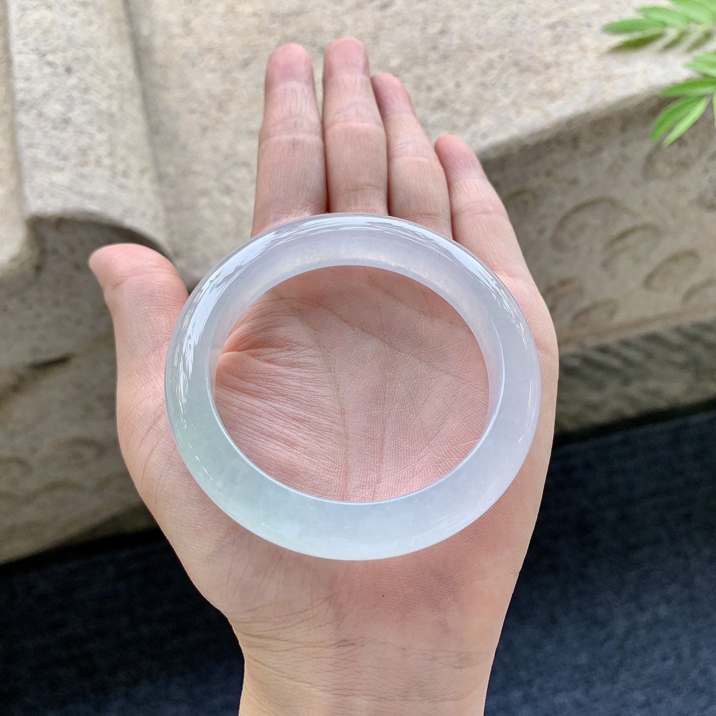 正圈53 54 圈口54/11.4/9 编码W6092316 冰糯飘绿，水润，种老，细腻，有纹线