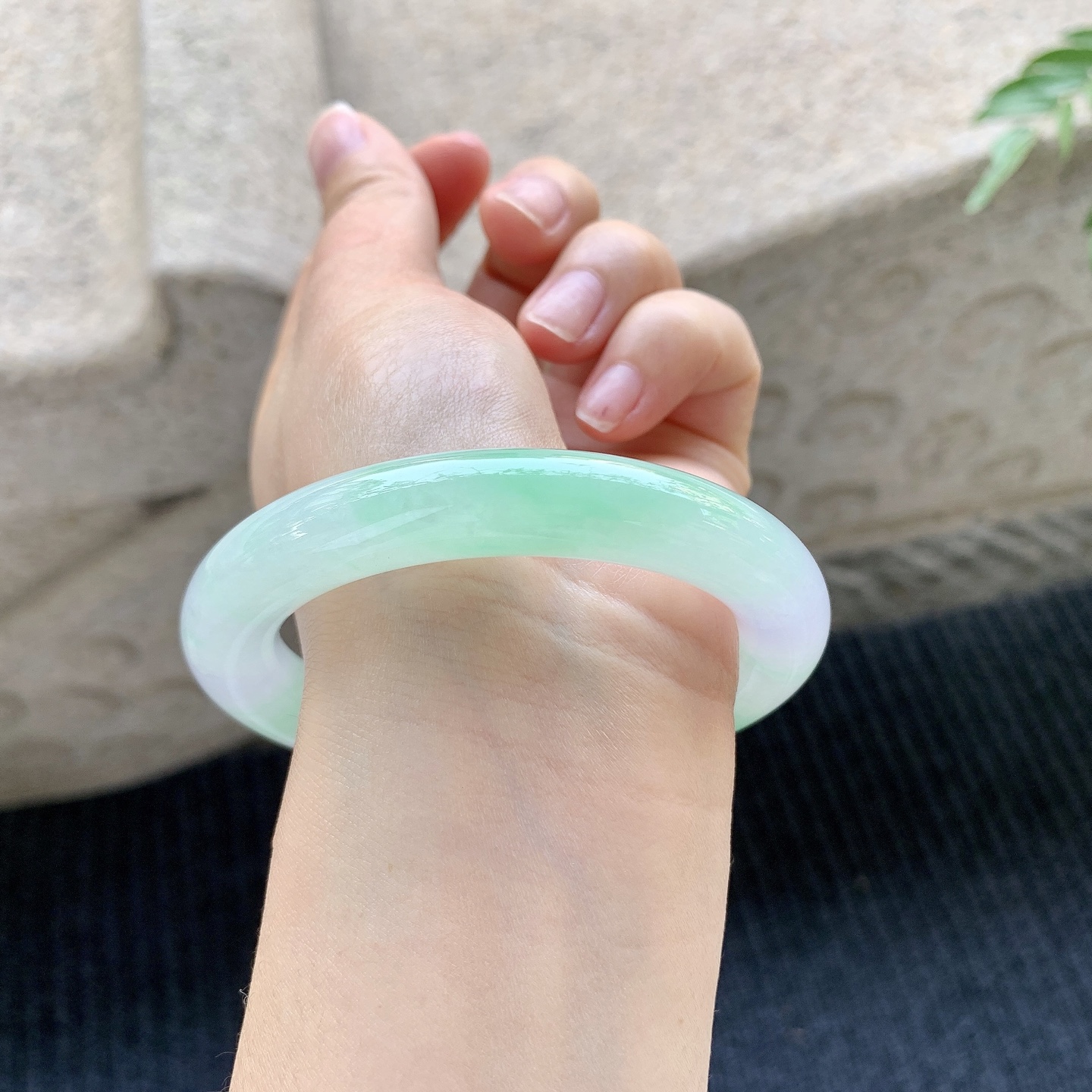 圆条54 55 圈口55.8/10.8/10.9 编码Q5092225 冰糯春彩，水润，种老，细腻，无裂