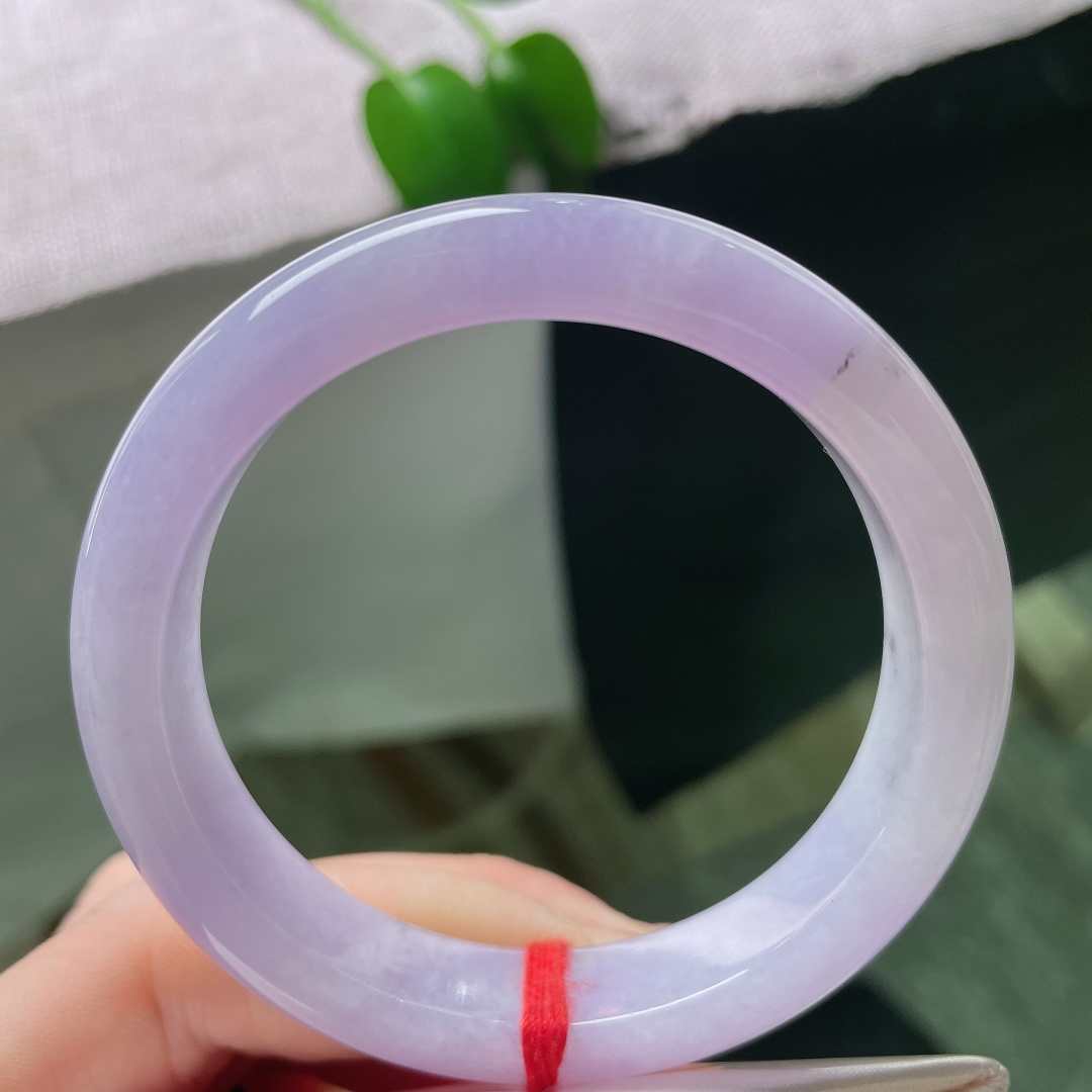 54.9/12/8.2，正圈，棉线，温润糯冰玉质细腻柔和，满圈静谧氤氲，紫气盈盈，腕间尽显温婉古典气