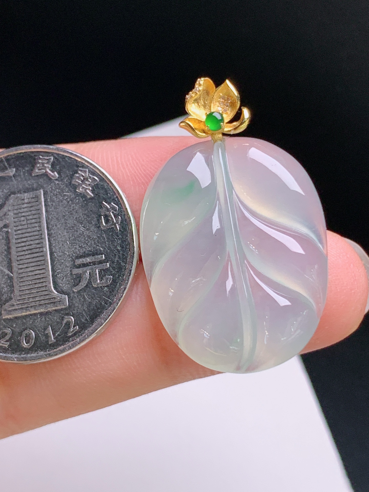 ️ 冰种树叶吊坠，清透起光，金扣点缀，寓意事业长青 裸石25.5-20.3-5.2 整体32.6 53