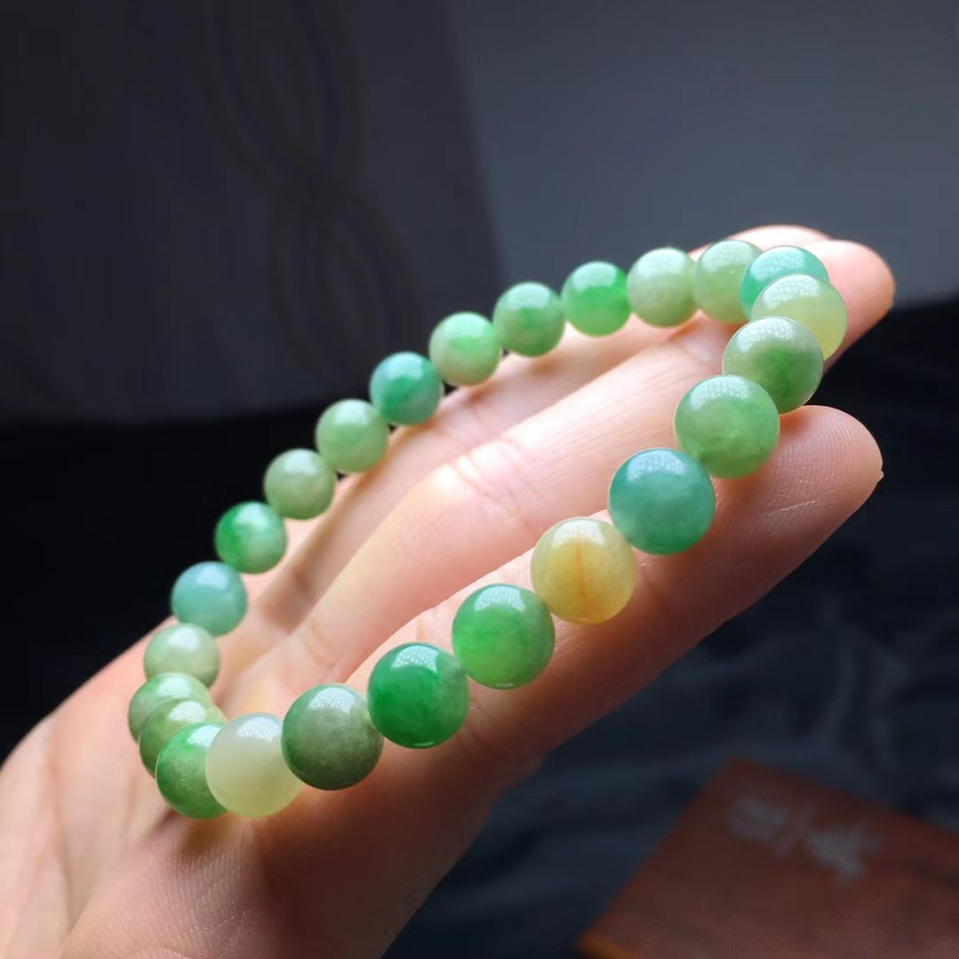 ️ 豆绿手链，卡7.6～7.4mm，24颗，玉质细腻，均匀，实物颜色更美