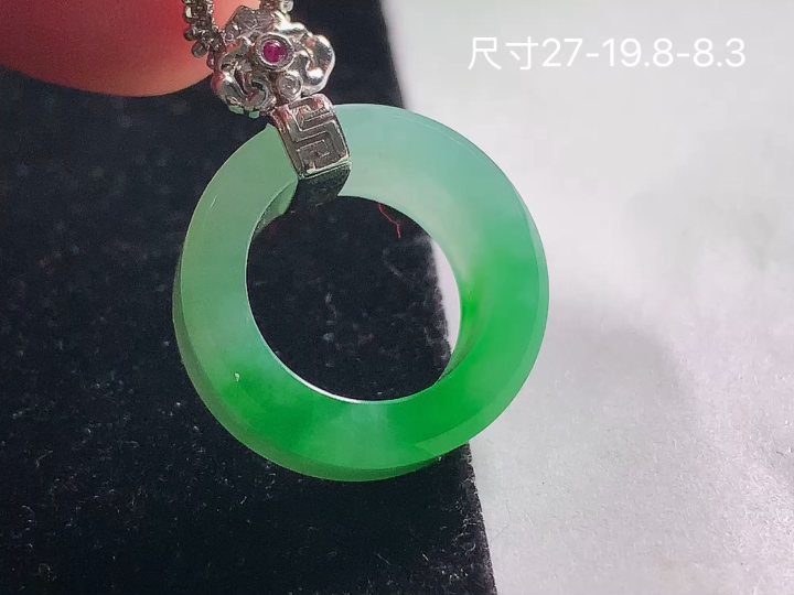 冰飘绿甜甜圈吊坠 种老水足 佩戴优雅气质 性比高 18k金镶嵌 无裂 尺寸看图 27-19.8-8.