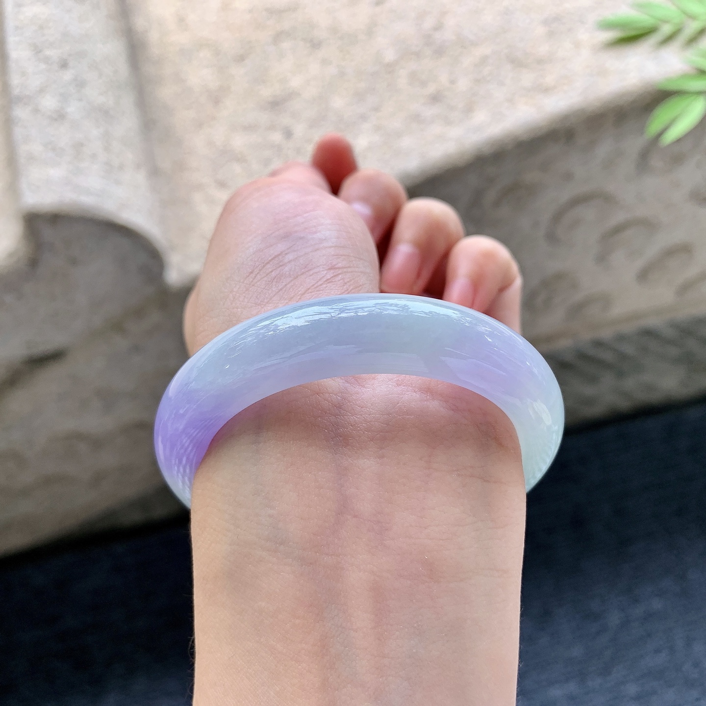 正圈50 51 圈口51/11.6/8.1 编码G7092346 冰糯春彩，水润，种老，细腻，无裂