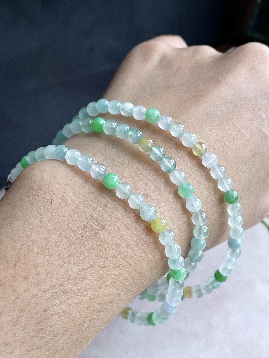 【珠子】冰多宝多彩珠链圆珠珠子珠链 【说明】缅甸 性比高 【尺寸】5.1mm，35cm 【重量】30.7克