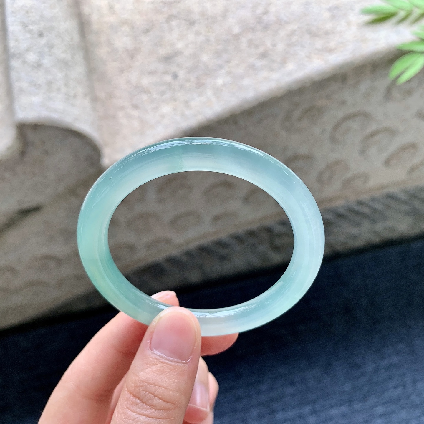圆条49 50 圈口50.8/6.7/8 编码DZ092306 冰糯晴绿，水润，种老，细腻，打灯有棉纹