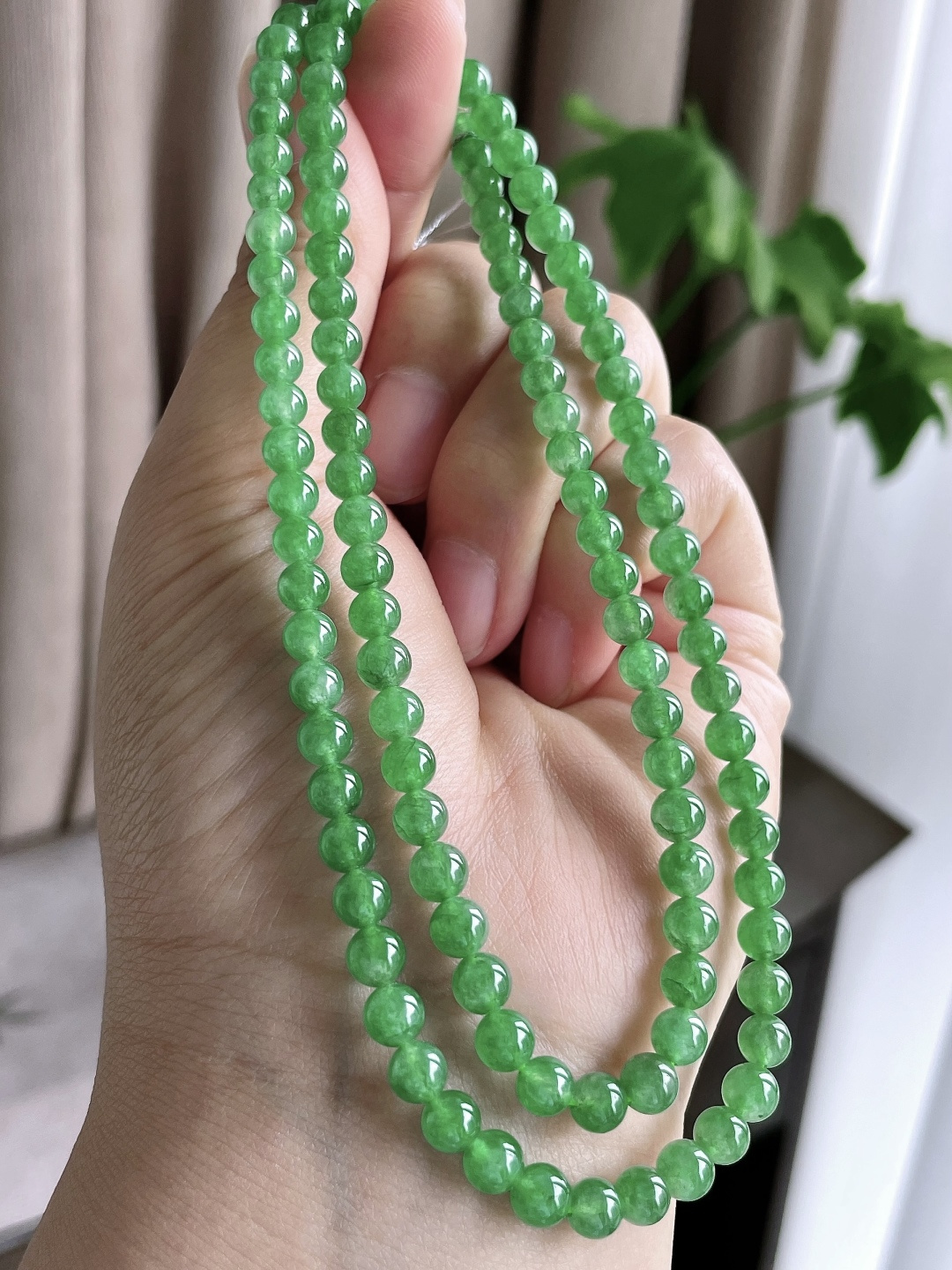 【珠子】阳绿项链圆珠珠子项链 【说明】缅甸 性比高 【尺寸】5.5-4.8mm 30cm 【重量】