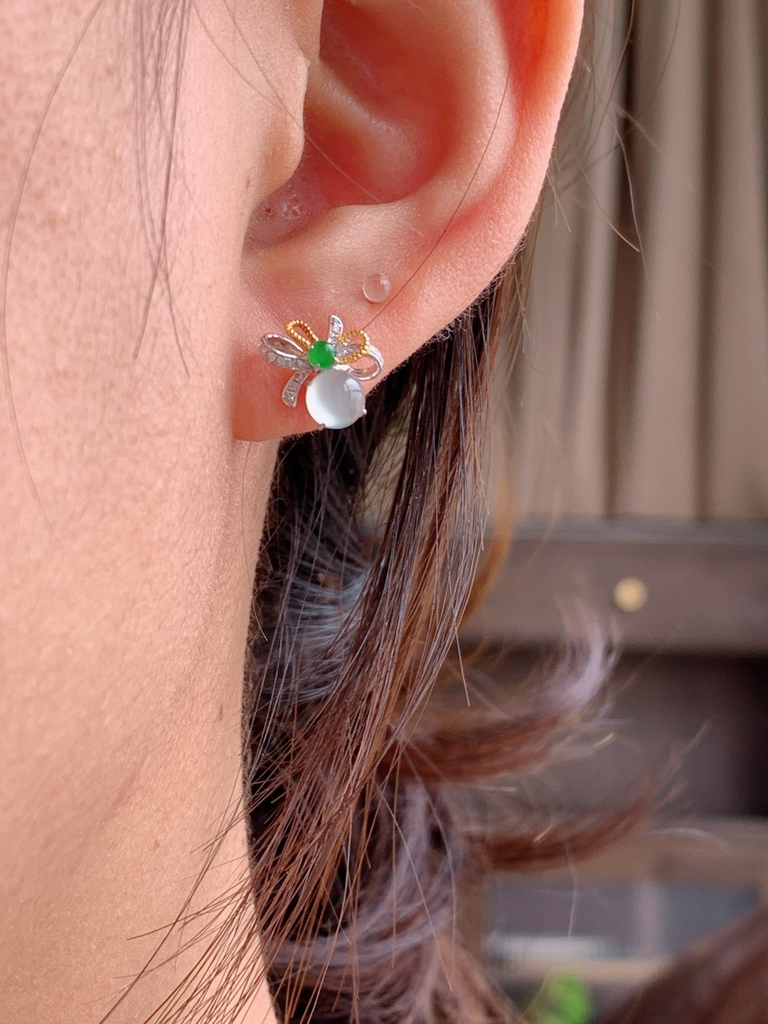 【镶嵌】️冰种白冰蛋面耳钉 【说明】缅甸 18k金镶嵌 性比高 【整体】10-8.7-4.5 【裸石】5-3 【重量】1.4克