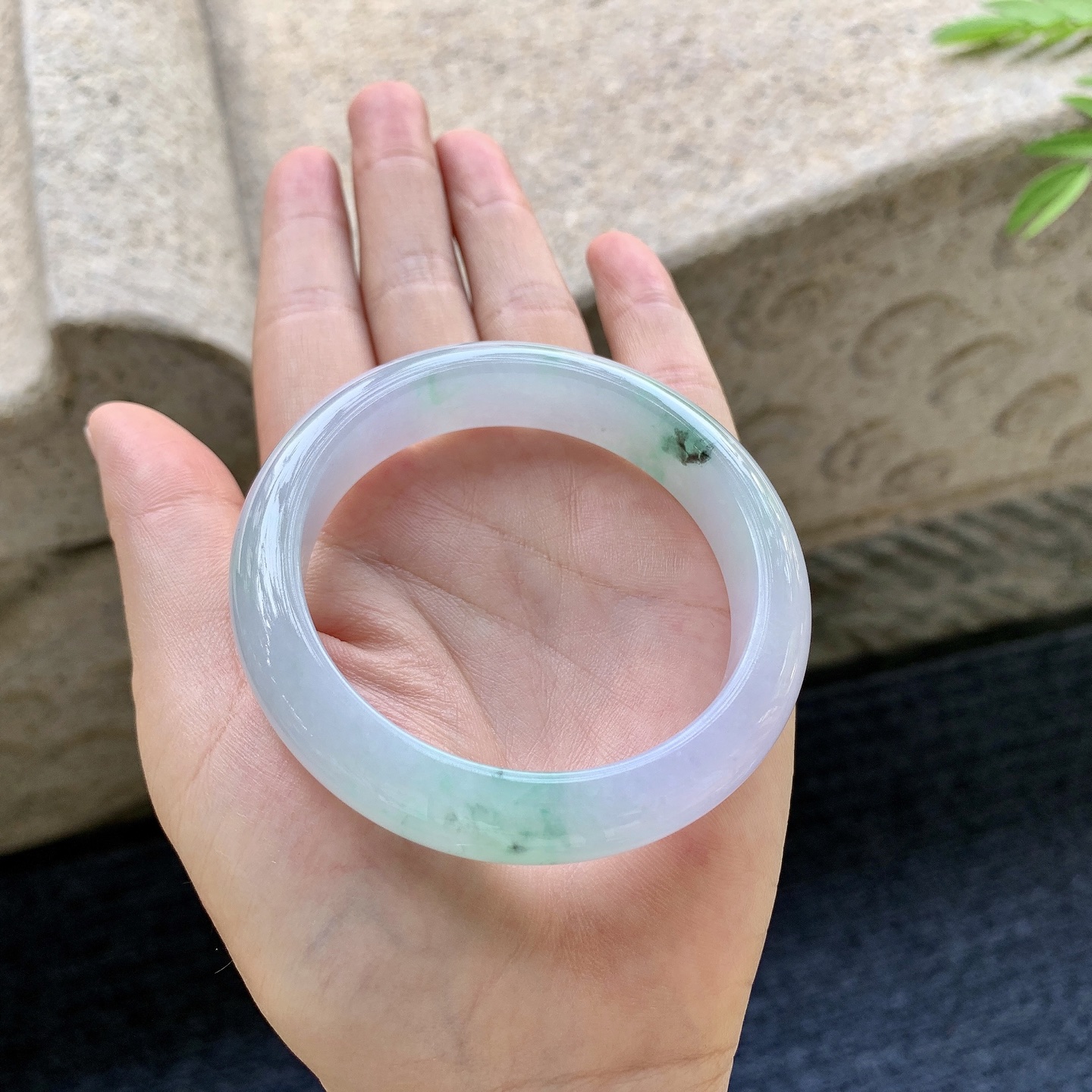 正圈53 54 圈口54.6/12.5/8.3 编码Q5092305 冰糯春彩，水润，种老，细腻，打灯有絮线