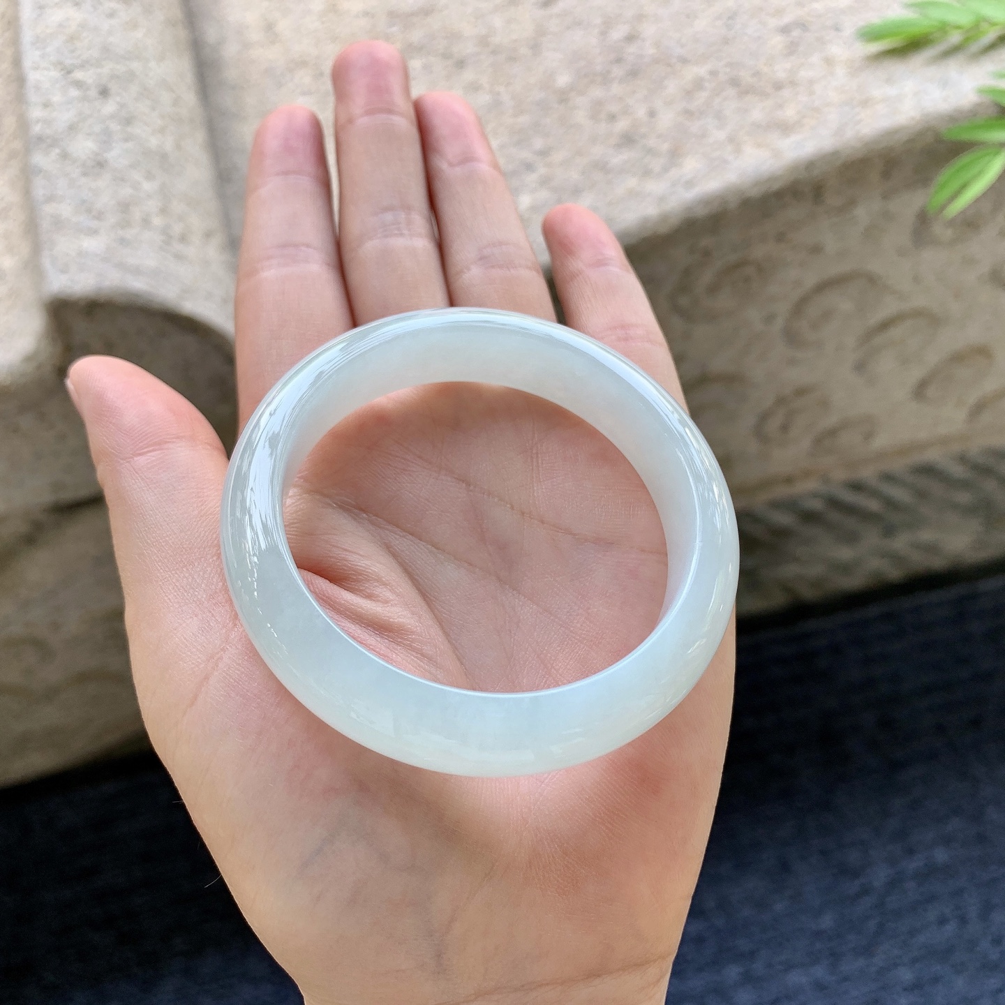 正圈51 52 圈口52.9/12.4/7.8 编码T1092309 细糯底色，水润，种老，细腻，打灯有棉线