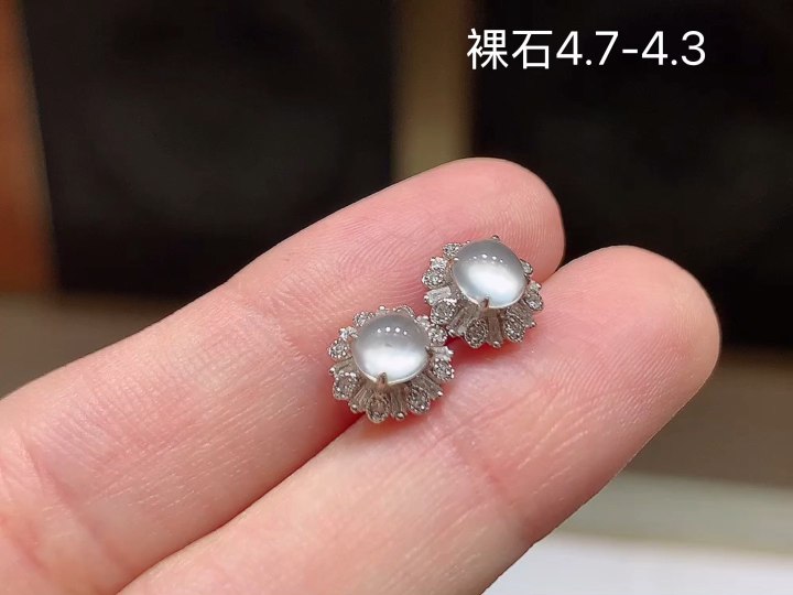 ️ 18K 冰种蛋面耳钉 无裂 尺寸，4.7-4.3