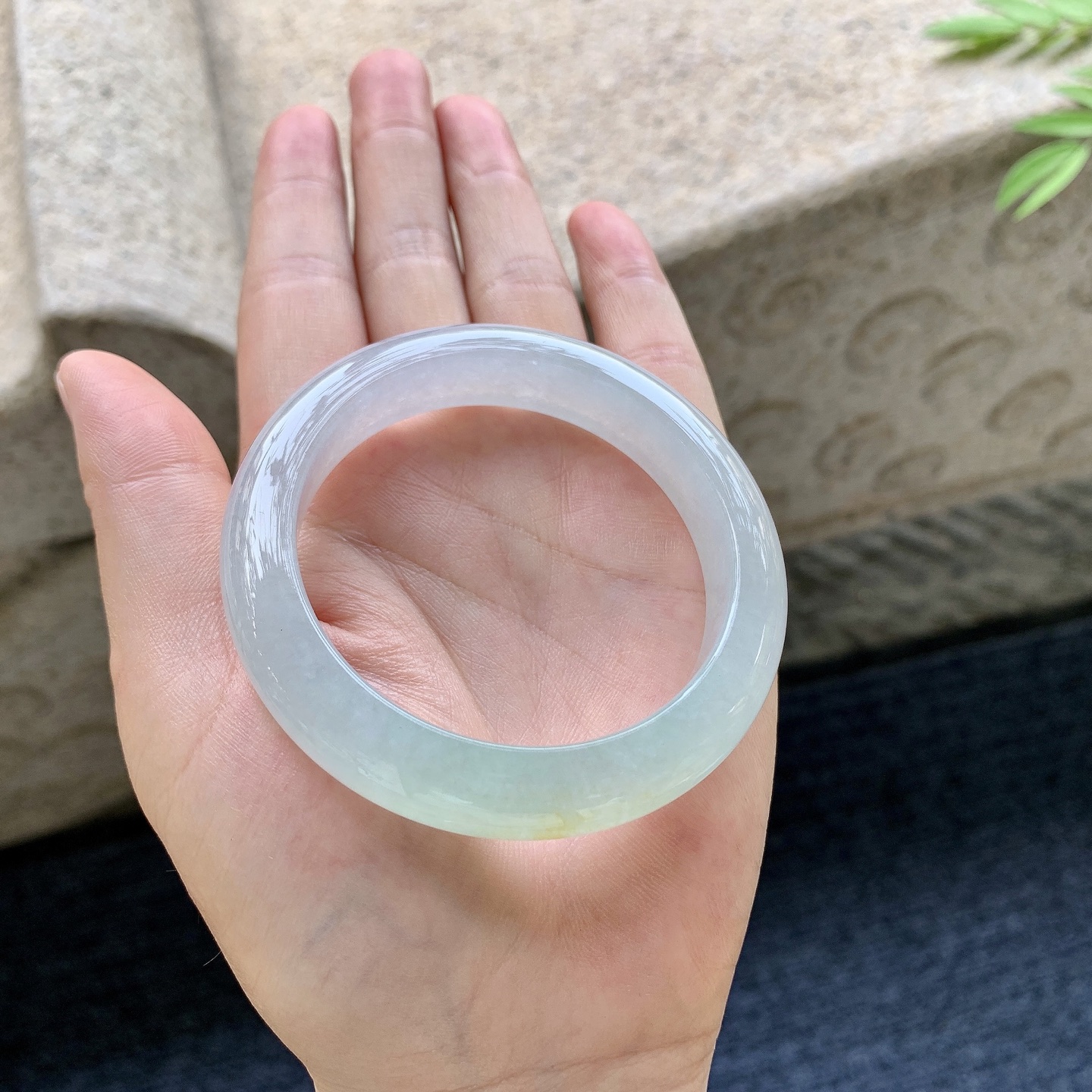 正圈51 52 圈口52.4/11.4/8.6 编码GF092324 冰糯飘黄翡，水润，种老，细腻，