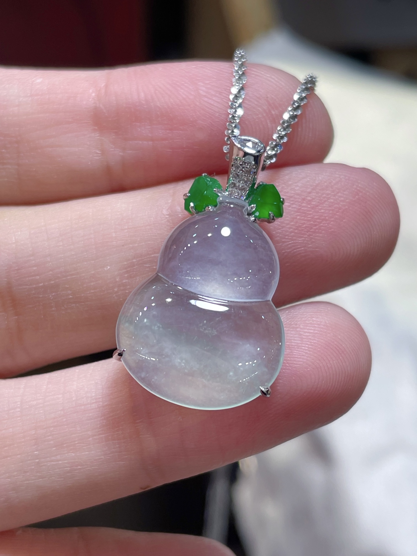 ️ 翡翠冰种飘绿花葫芦吊坠，实物更好看 起荧光，种水好好 裸石很饱满，专挑好品相，18k镶嵌，20.4-16-4