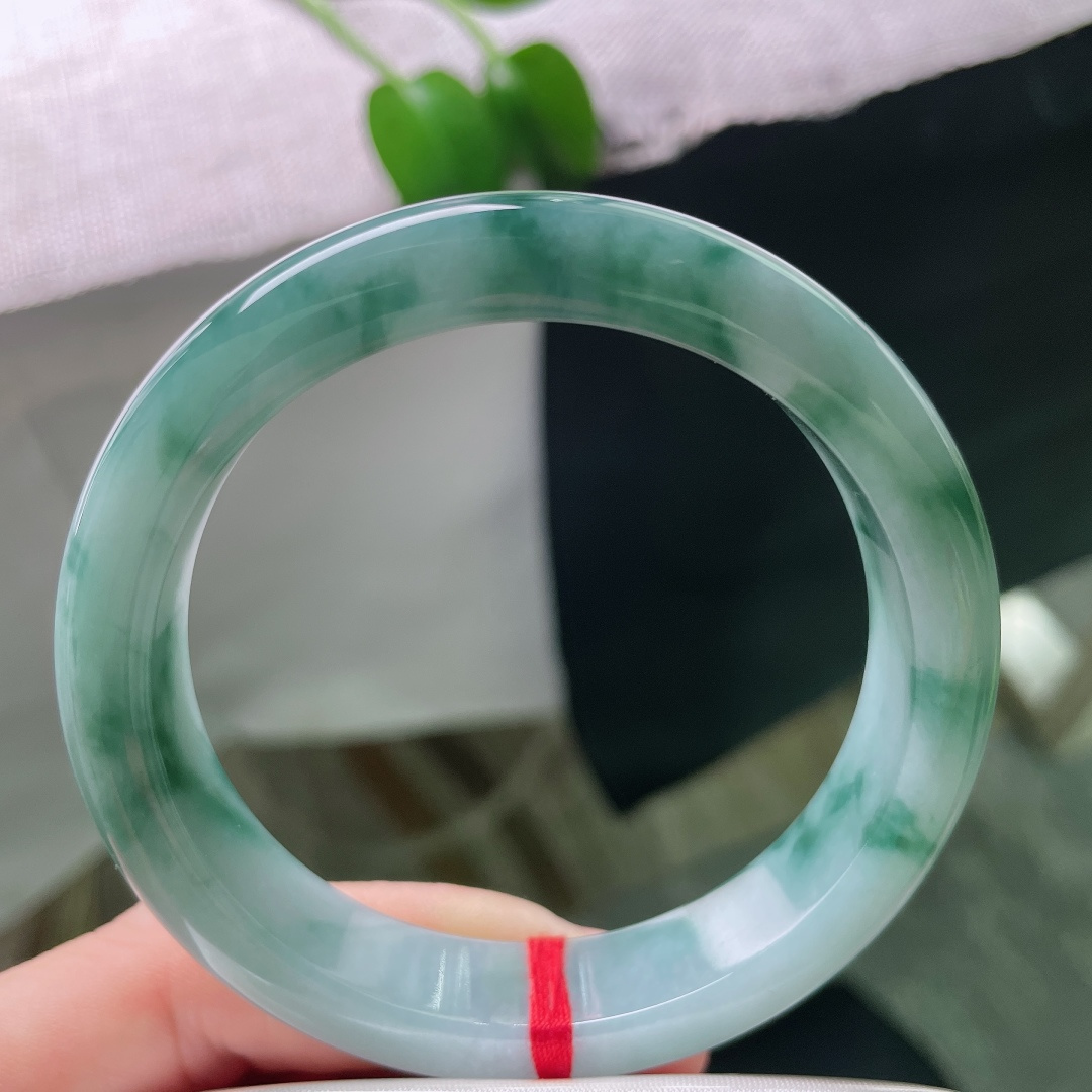 57.8/12.7/8.7，飘花正圈，无裂，温润水亮，细腻柔和， 丝丝缕缕的飘花随性舒展，不艳不俗，