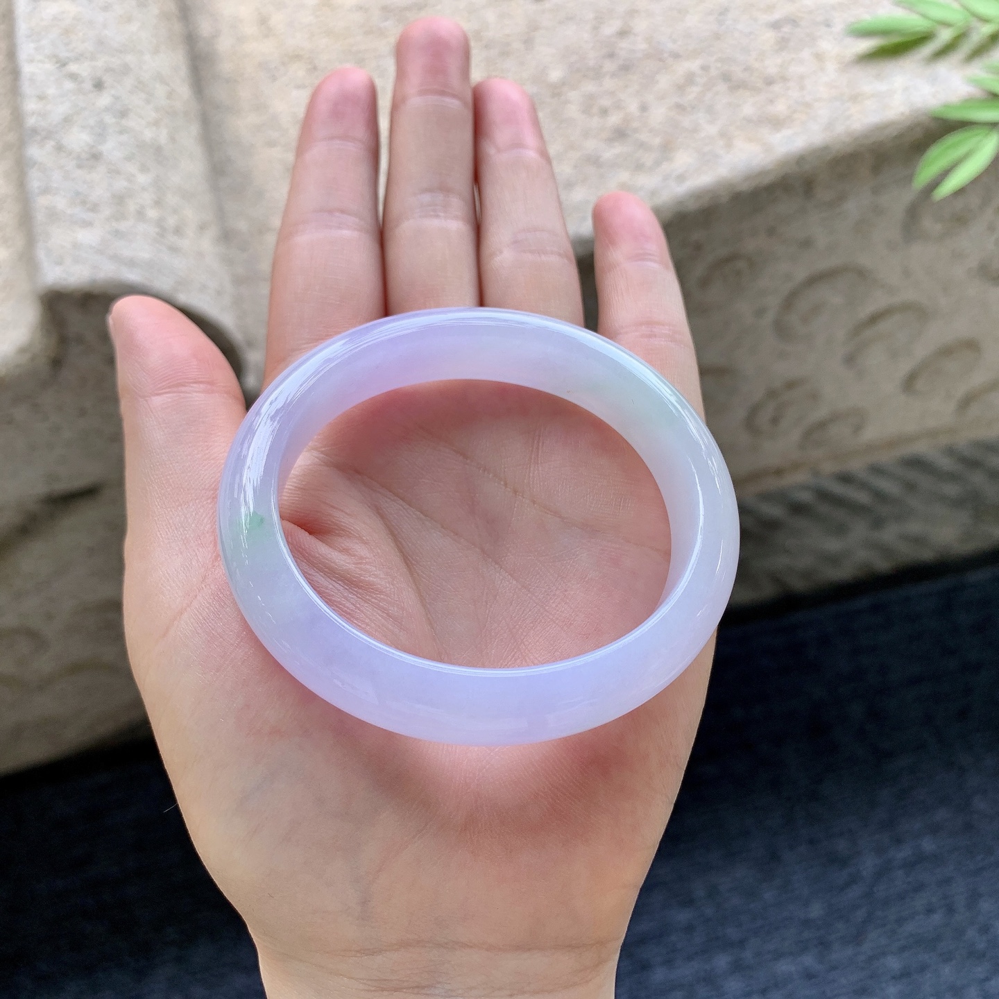 贵妃54 55 圈口55.7/48.8/12.2/8 编码G9092325 春彩，水润，种老，细腻，有纹线