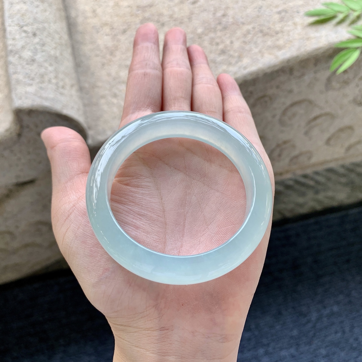 正圈52 53 圈口53/12.2/8.5 编码T3092349 冰糯晴绿，水润，种老，细腻，无裂