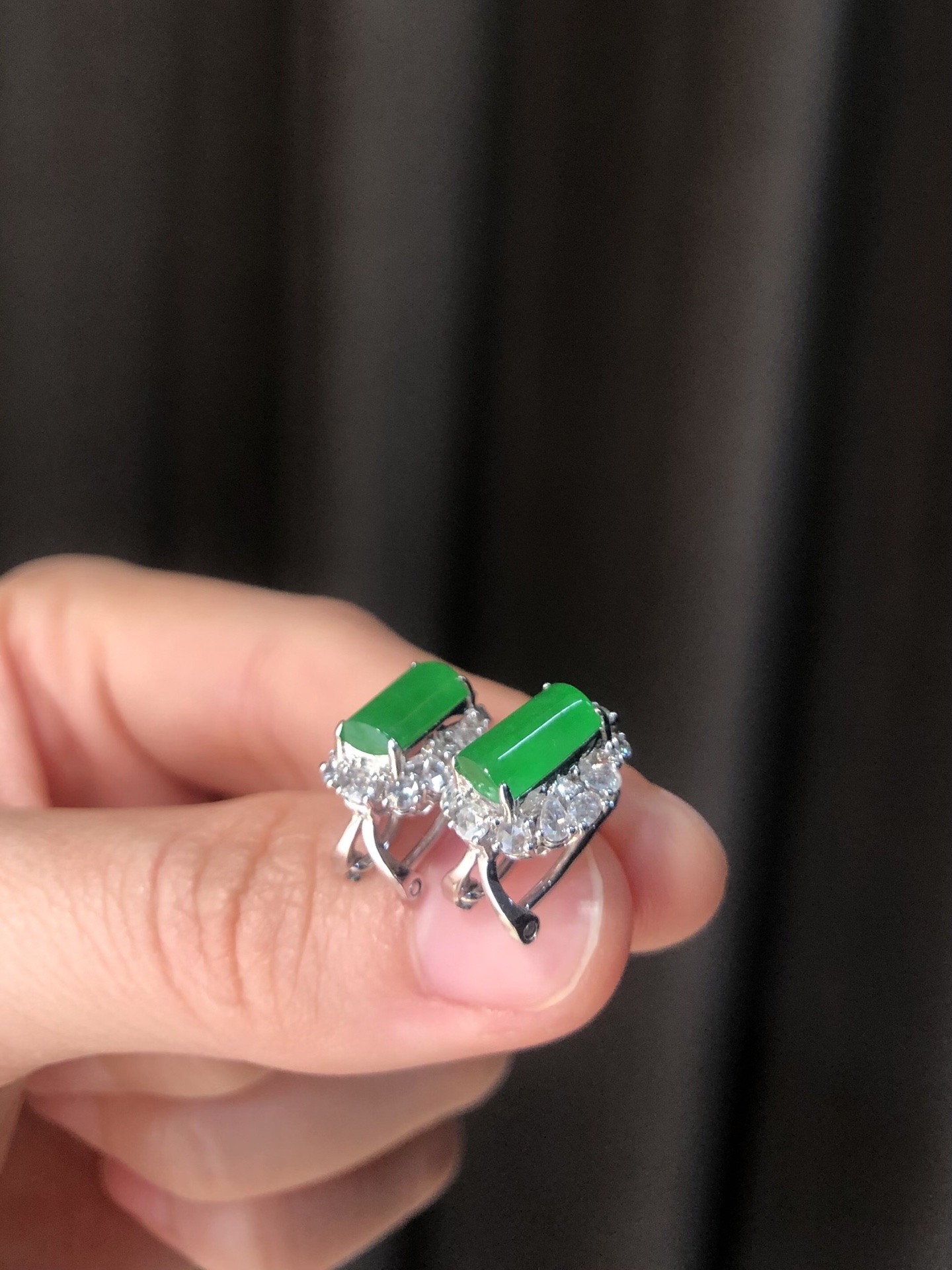 ️ 18k【金镶嵌冰绿马鞍耳钉】 尺寸：12.4×9.6×6.9 裸石8.5×4.7