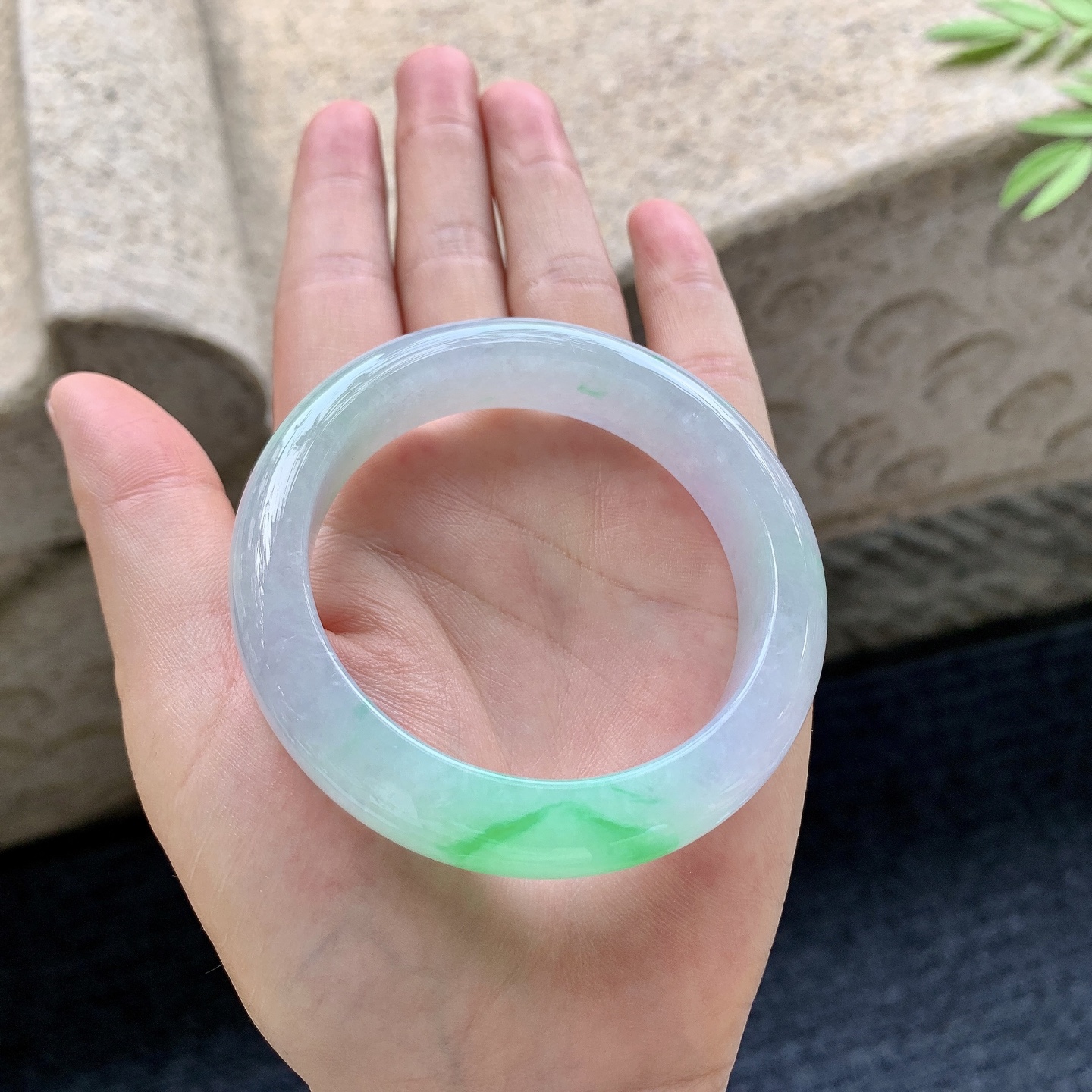 正圈52 53 圈口53.2/13/9 编码G9092331 冰糯春彩，水润，种老，细腻，打灯有纹线