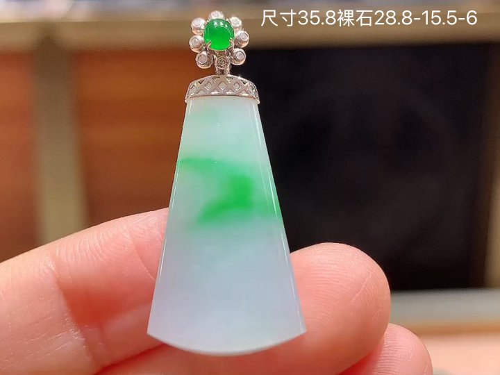 ️ 18K 冰飘绿无事牌吊坠 无裂，尺寸，28.8-15.5-6