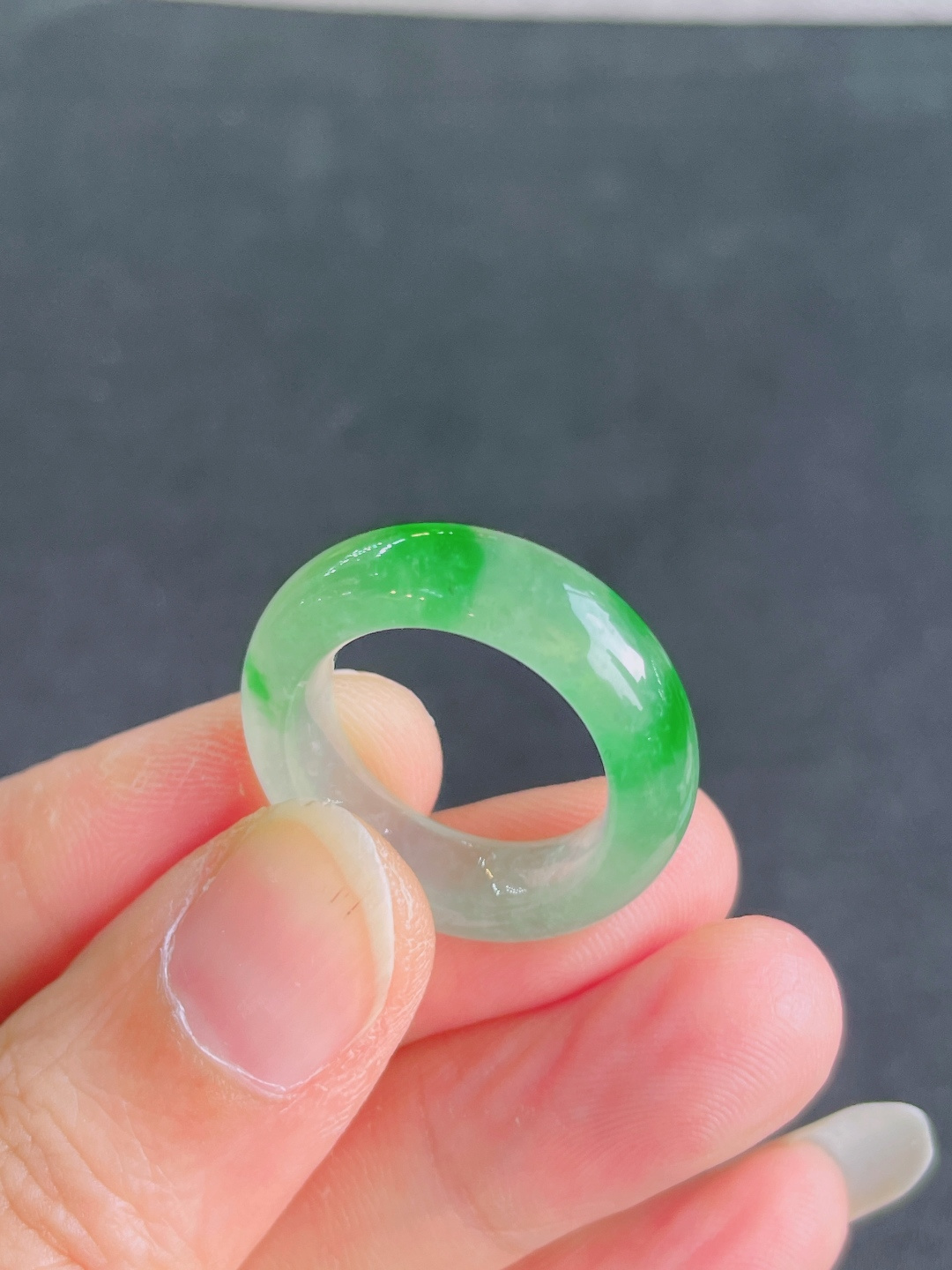 ️高冰绿戒圈 晶莹剔透，新颖时尚，无裂，7.5-5