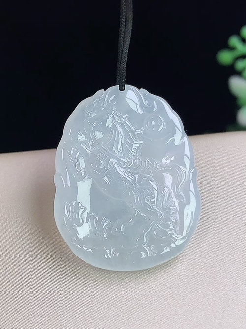 冰种生肖马牌，无裂，尺寸27.6-21.4-3.7mm，j22yaf