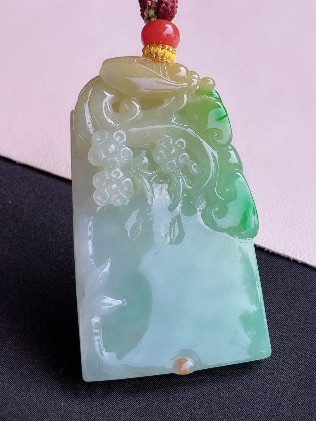 ️，三彩傲骨寒梅平安牌，简约时尚，尺寸60/35/6/自然光实拍