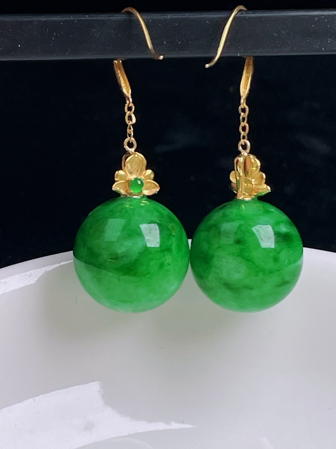 ️辣绿耳坠，18k镶嵌，老种起光，细底通透，尺寸：裸石13.3mm0923
