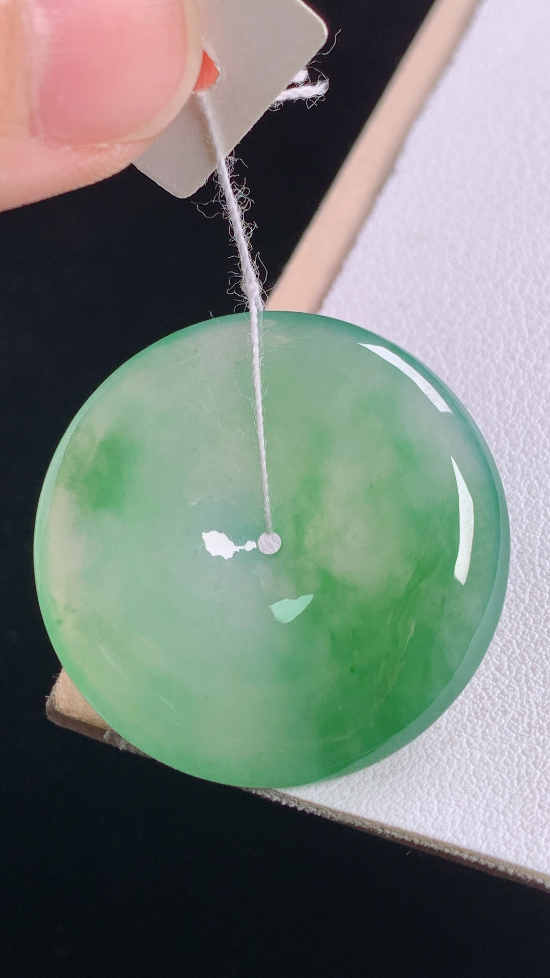 冰晴飘花平安扣 种色兼备，花色灵动，无裂 尺寸:32.5-5.8mm 20