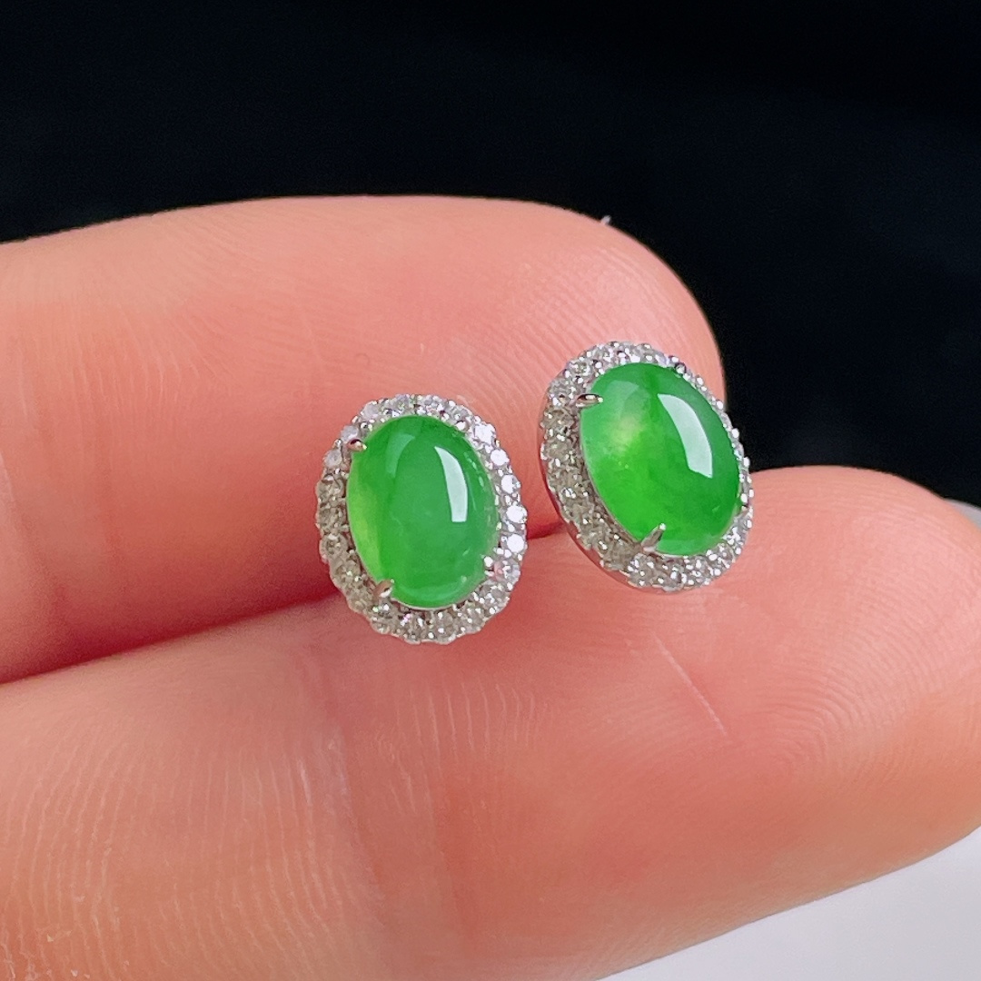 冰绿耳钉，18k镶嵌，老种起光，细底通透，尺寸：裸石7.3/5.5/2.7mm0923