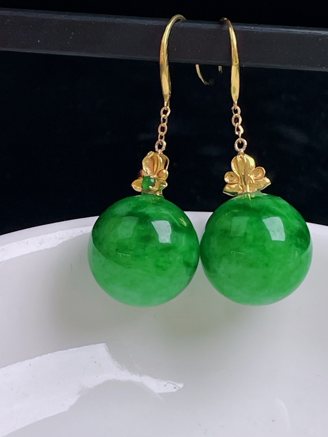 ️辣绿耳坠，18k镶嵌，老种起光，细底通透，尺寸：裸石13.3mm0923