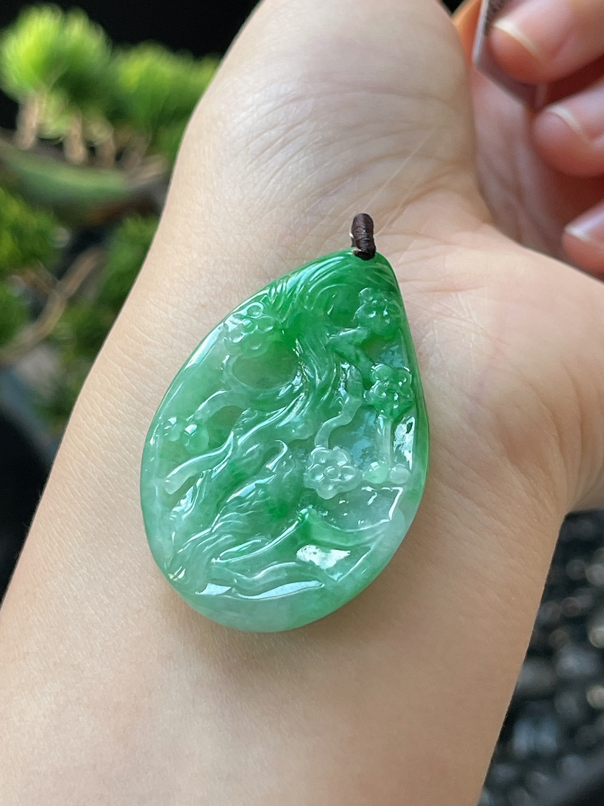 翡翠糯化种绿色山水牌挂件
