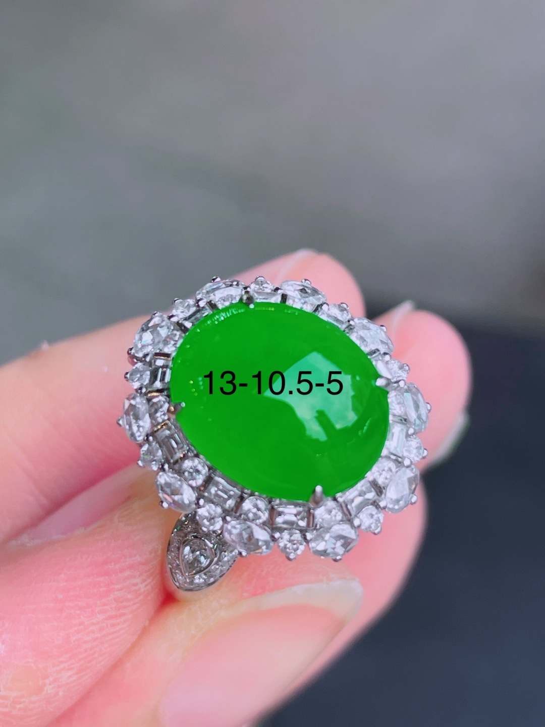 ️高冰绿蛋面戒指 晶莹剔透，新颖时尚，无裂，13-10.5-5