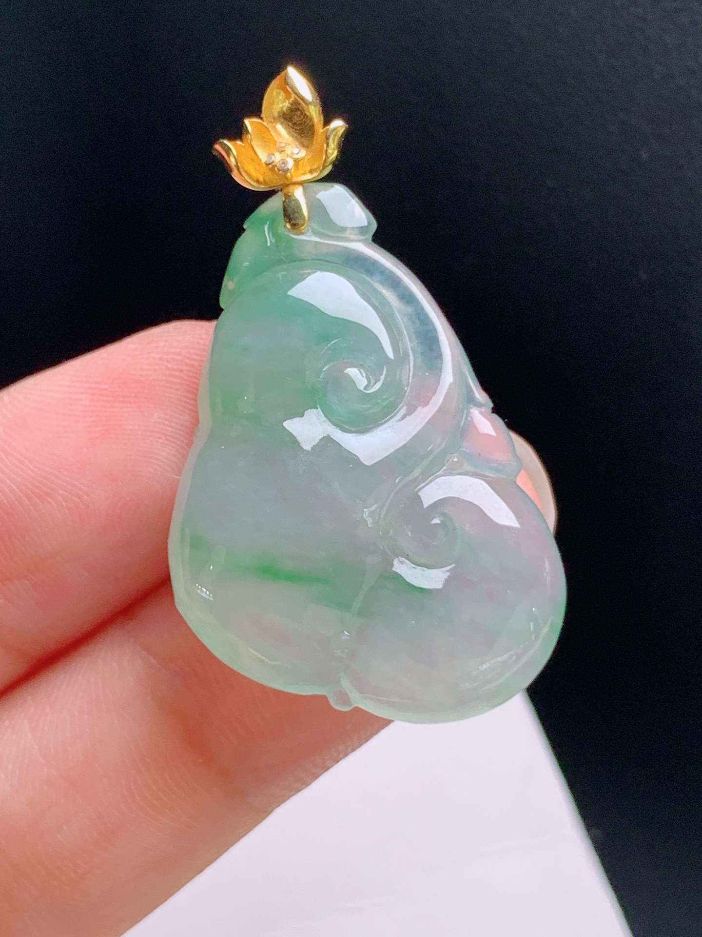 ️ 冰种飘花如意吊坠，飘绿灵动，金扣点缀，寓意顺心如意，裸石30.5-20.5-6.537.1